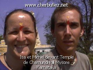 légende: Isa et Michel devant Temple de Chamundi Hill Mysore Karnataka
qualityCode=raw
sizeCode=half

Données de l'image originale:
Taille originale: 108402 bytes
Heure de prise de vue: 2002:02:19 10:27:38
Largeur: 640
Hauteur: 480
